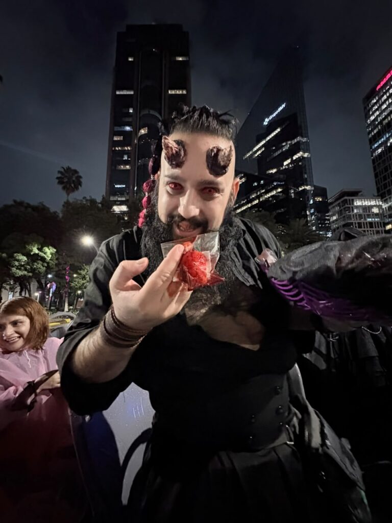 Fantasmas, zombies y duendes: así se vive el Turibus del Terror